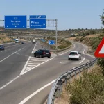 Señal P-35 España: Descubre el significado de la 'señal trenzada' de la DGT