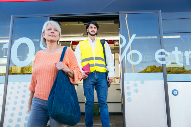 Alsa lanza el primer autobús autónomo con pasajeros en España: la movilidad del futuro ya está aquí