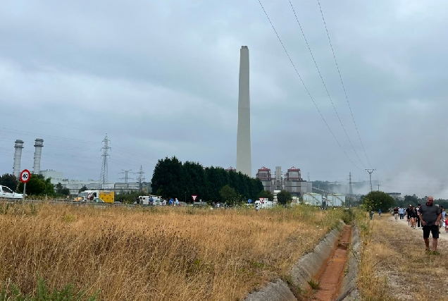 Demolición Torres As Pontes: El Fin de una Era Industrial en Galicia