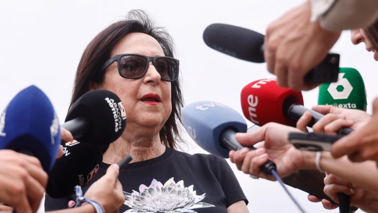 Robles señala a Marruecos por la crisis de Ceuta y exige investigación