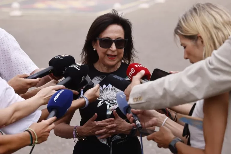 Margarita Robles acusa a Marruecos por la crisis migratoria en Ceuta