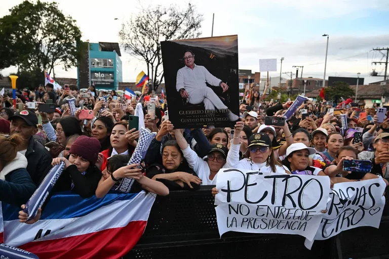 Cuatro Años de Caos, Corrupción y Paz Fallida en Colombia
