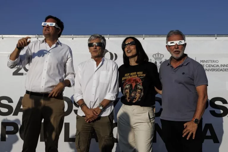 Gobierno gasta 72.358€ en acto VIP por eclipse en Yebes | OKDiario