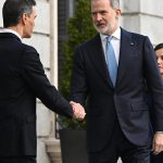 Óscar Puente tilda de "ignominia" la foto del Rey con un "agitador"