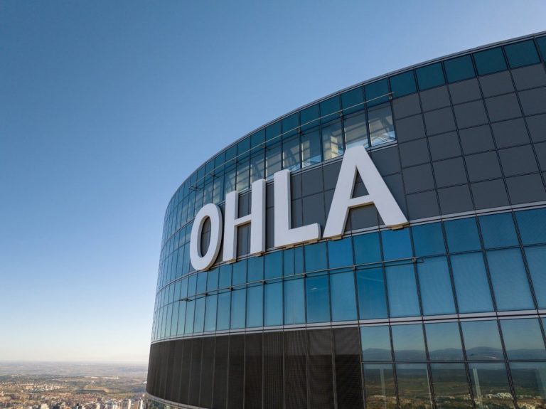 OHLA sorprende ganando 0,5 millones en el semestre pese al litigio